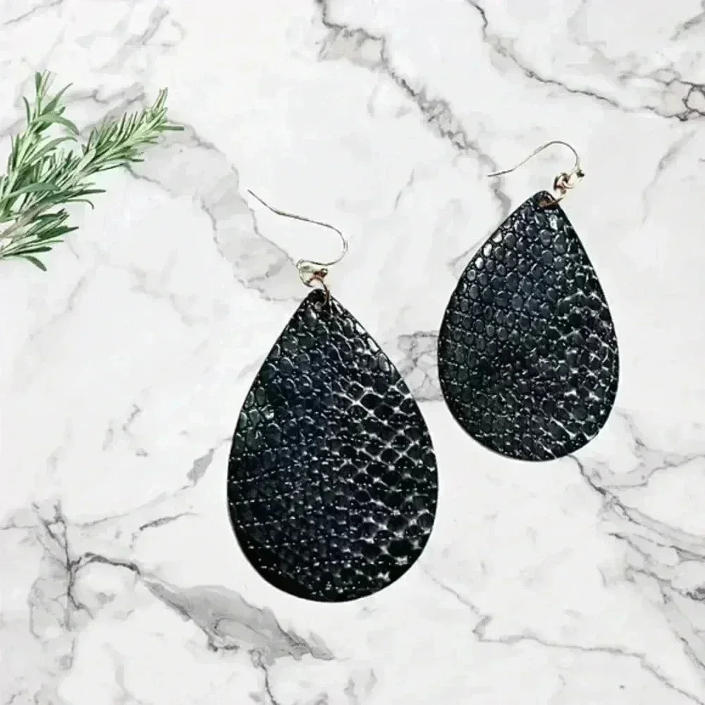 BLACK FAUX SKAKE SKIN LIGHTWEIGHT TEARDROP EARRINGS